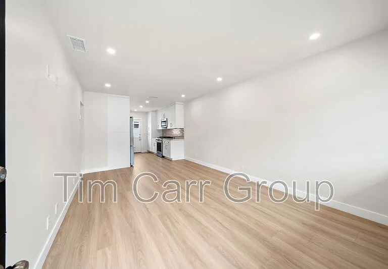 1801 Clay St — Photo 2