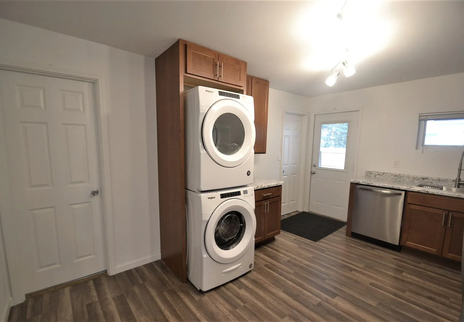 2 bed, 800 sqft, $1,350 — Photo 3