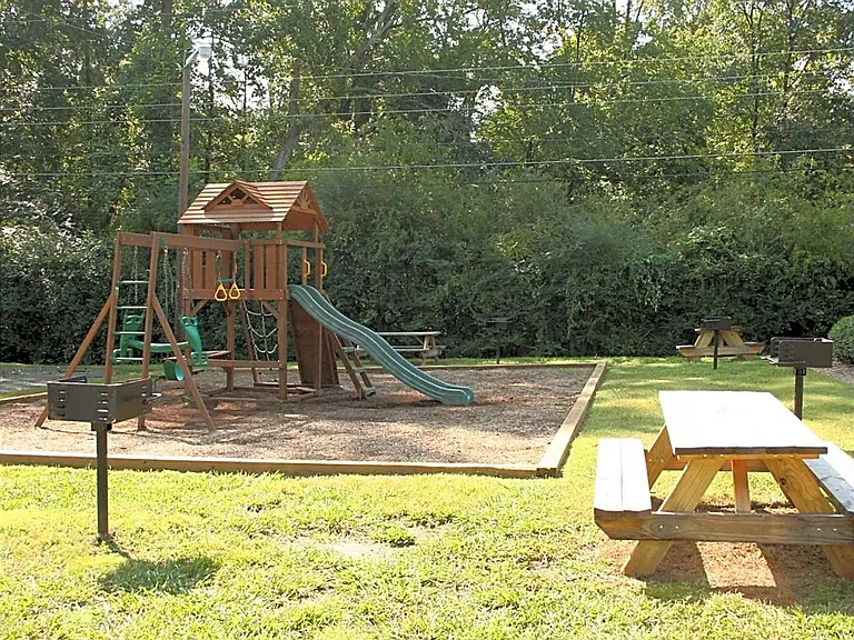 1219 W Emery St — Photo 15