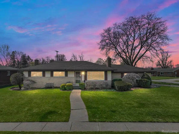 8144 Timberline Dr, Shelby Township, MI 48316