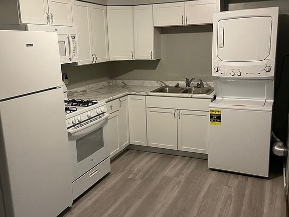 Updated kitchen and Brand new cabinets/appliances