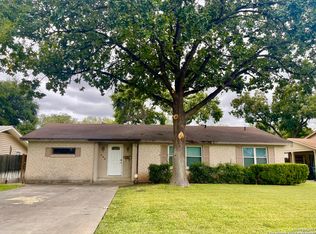 826 E Nopal St, Uvalde, TX 78801