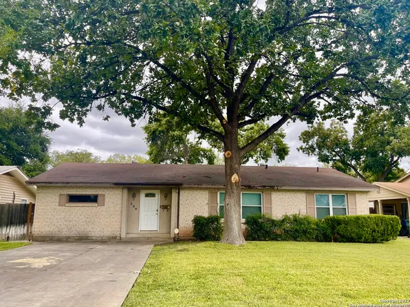 826 E NOPAL ST, Uvalde, TX 78801