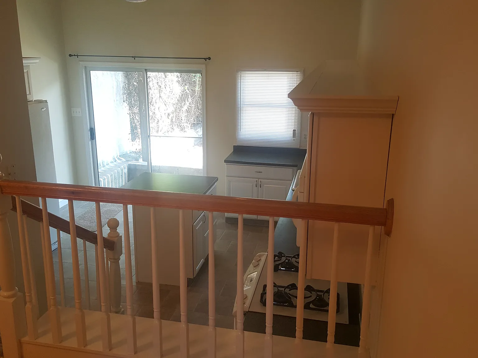 4 bed, 1.5 bath, 1550 sqft, $2,450 — Photo 3