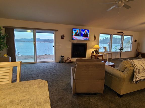 5th image of 121 NW Alsea Bay Dr