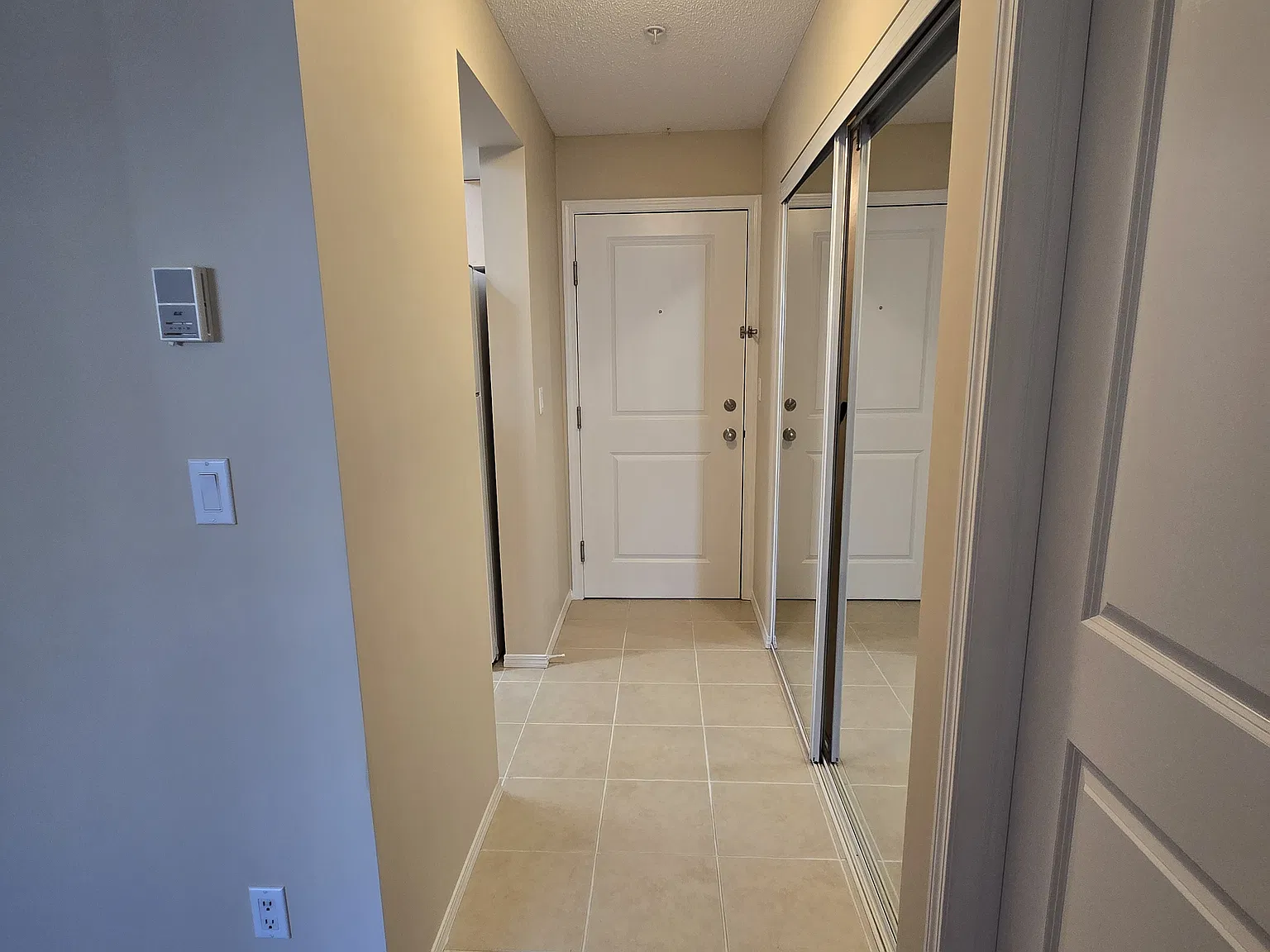 2 bed, 807 sqft, $1,800 — Photo 3