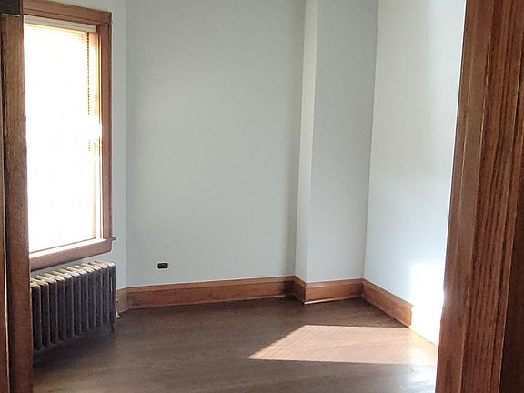 4th image of 5228 W Hutchinson St #1