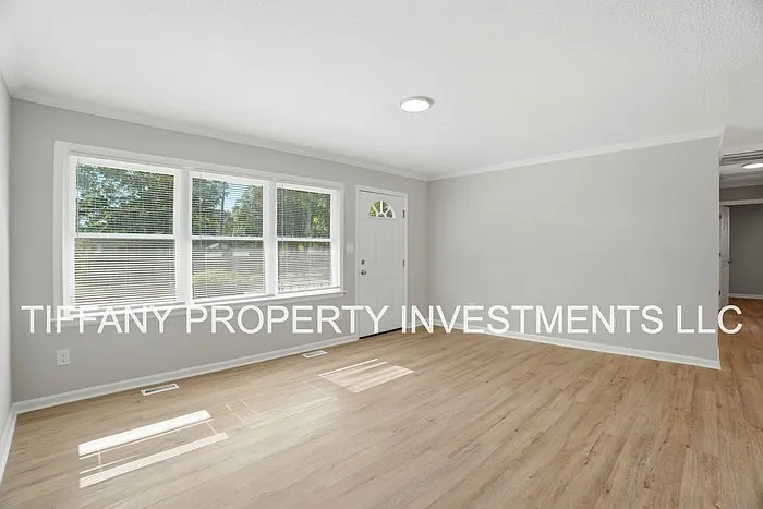 616 Dixie Dr — Photo 3