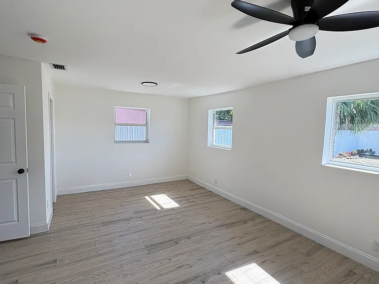 2572 NW 20th St #A — Photo 8