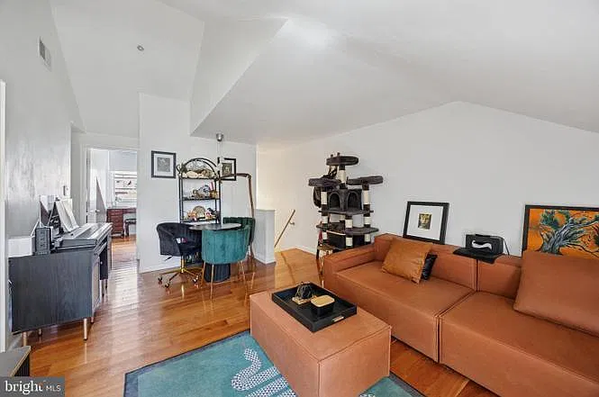 1021 Clinton Street - 7 — Photo 4