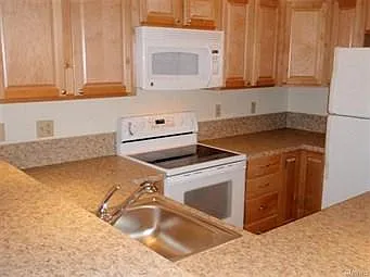 13951 SE 173rd Pl #3 — Photo 3