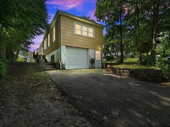 3 Sunnyside Place, Lake Peekskill, NY 10537