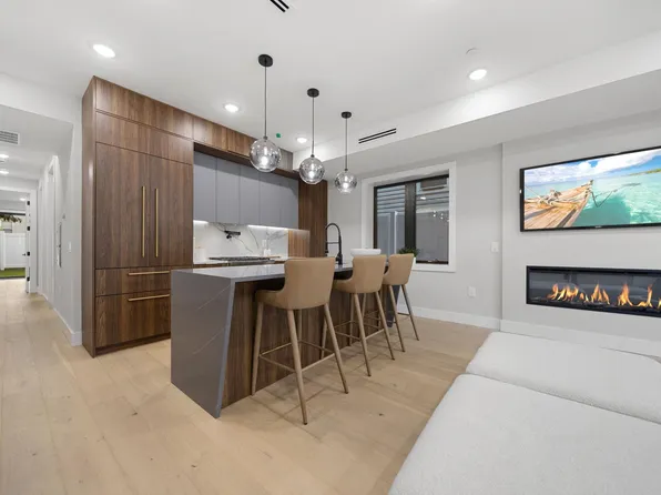 373 New York Avenue image 6 of 25