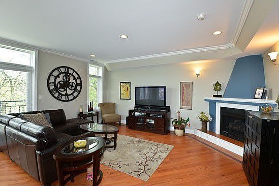 2nd image of 5006 N Western Ave APT 3