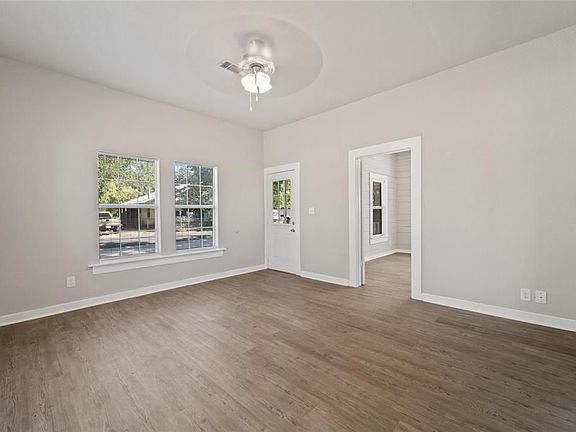 4th image of 114 Hickman St