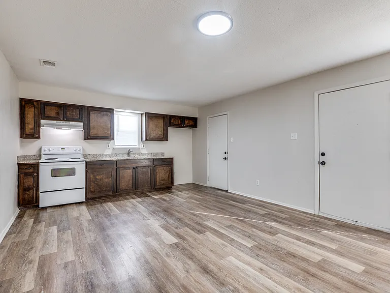 1833 Pelican Dr N — Photo 3