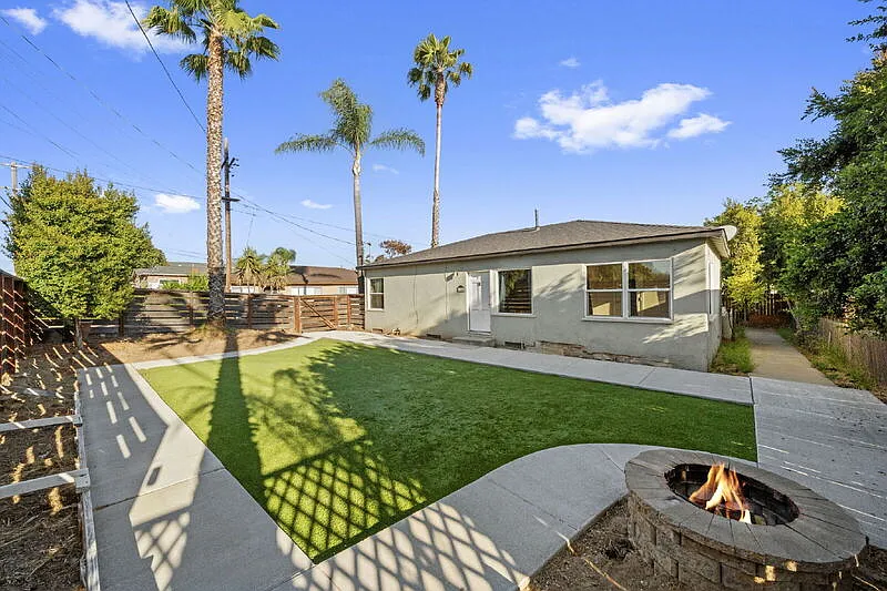 3 bed, 1.0 bath, 1100 sqft, $3,400 — Photo 1