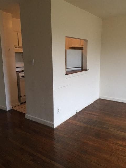 2nd image of 85 N Long Beach Ave APT 1R