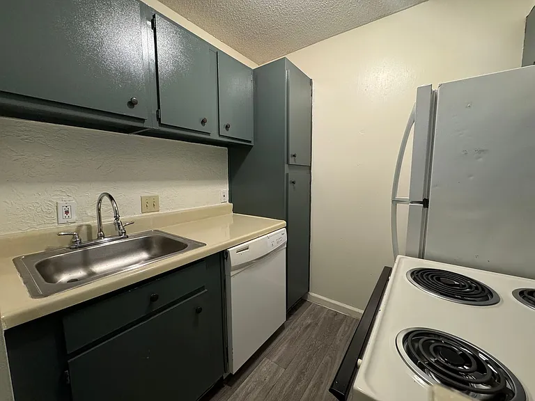 Parkhaven Apartments — Photo 12