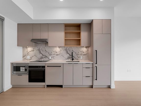 4th image of 422 E 3rd St #2XX