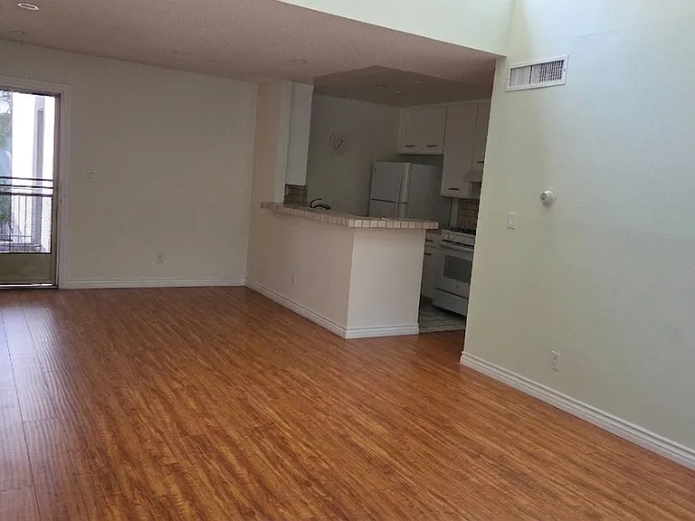 18645 Hatteras St #206 — Photo 9