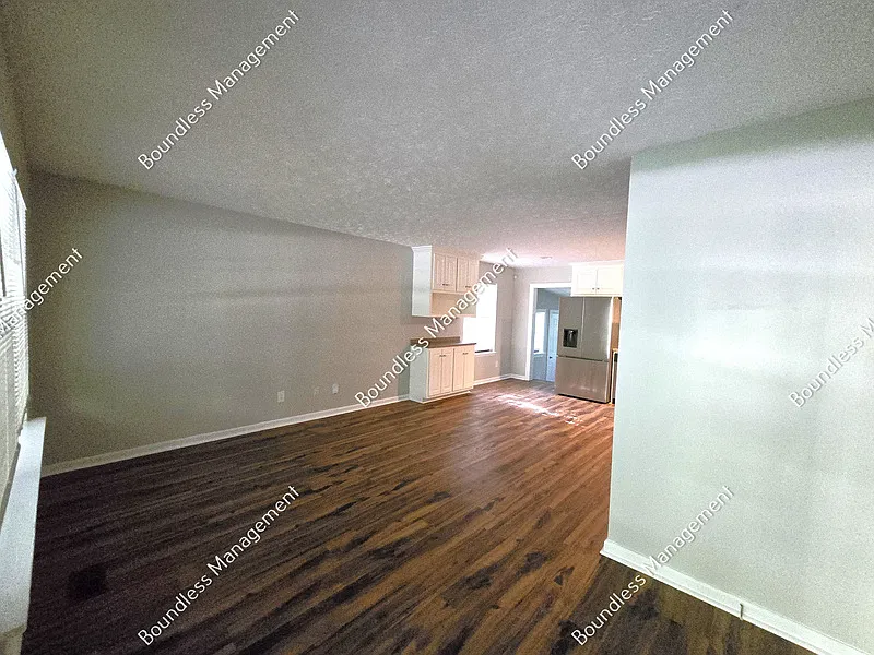 3 bed, 2.0 bath, 2500 sqft, $1,795 — Photo 4