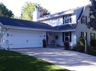 7280 Horizon Dr, Greendale, WI 53129