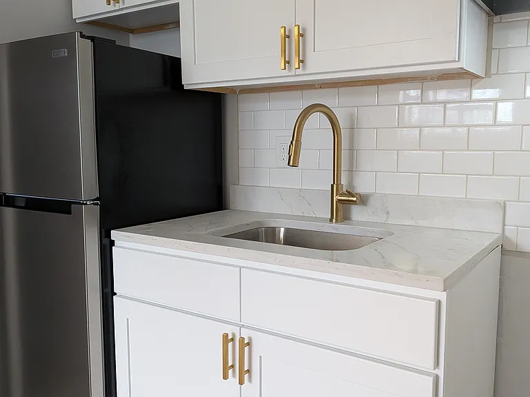 310 Eastern ParkWay — Photo 2