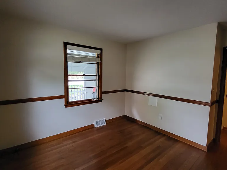 156 Doris St — Photo 12