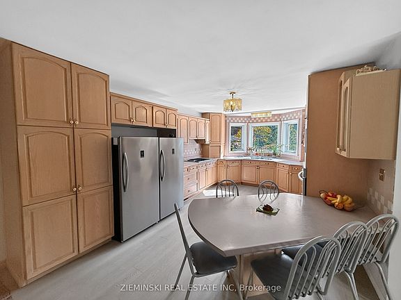 4th image of 810 Laforest Rd