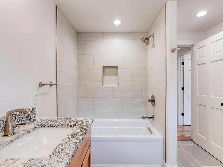 2nd Bathroom