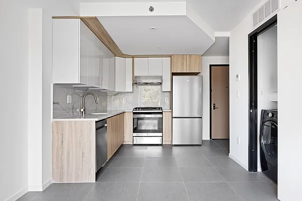 Rented by Polaris Property Group | media 9