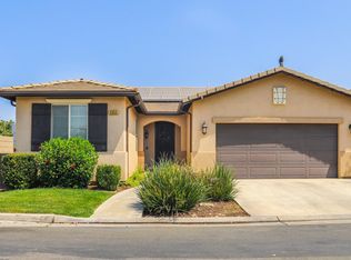 5955 E Via Peccio Dr, Fresno, CA 93727