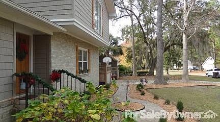Side Walks
						:
						Landscaped side walks throughout the property