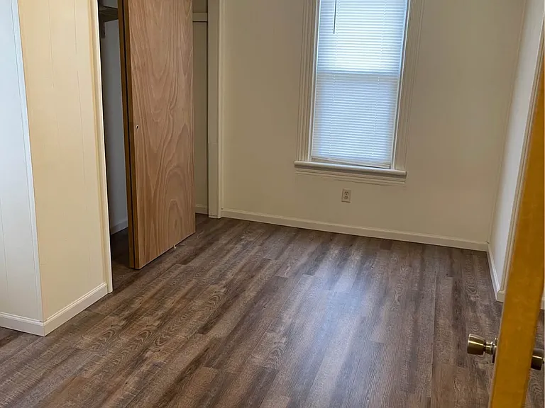 704 Locust St — Photo 5