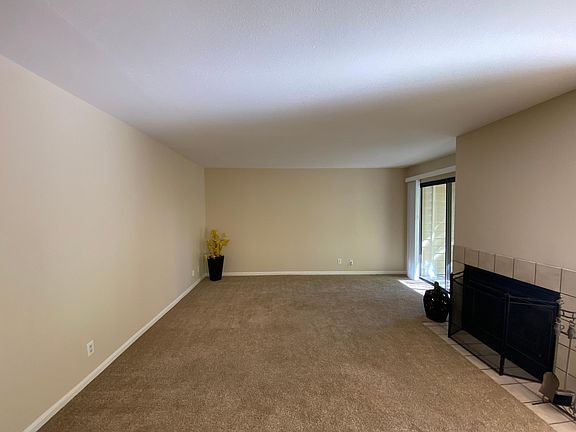 5th image of 461 Northlake Dr APT 24
