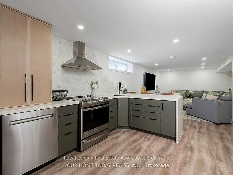 14 Gower Rd — Photo 3