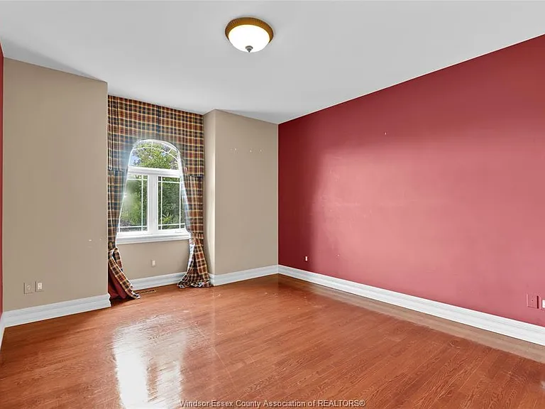 1585 Stoneybrook Cres — Photo 22