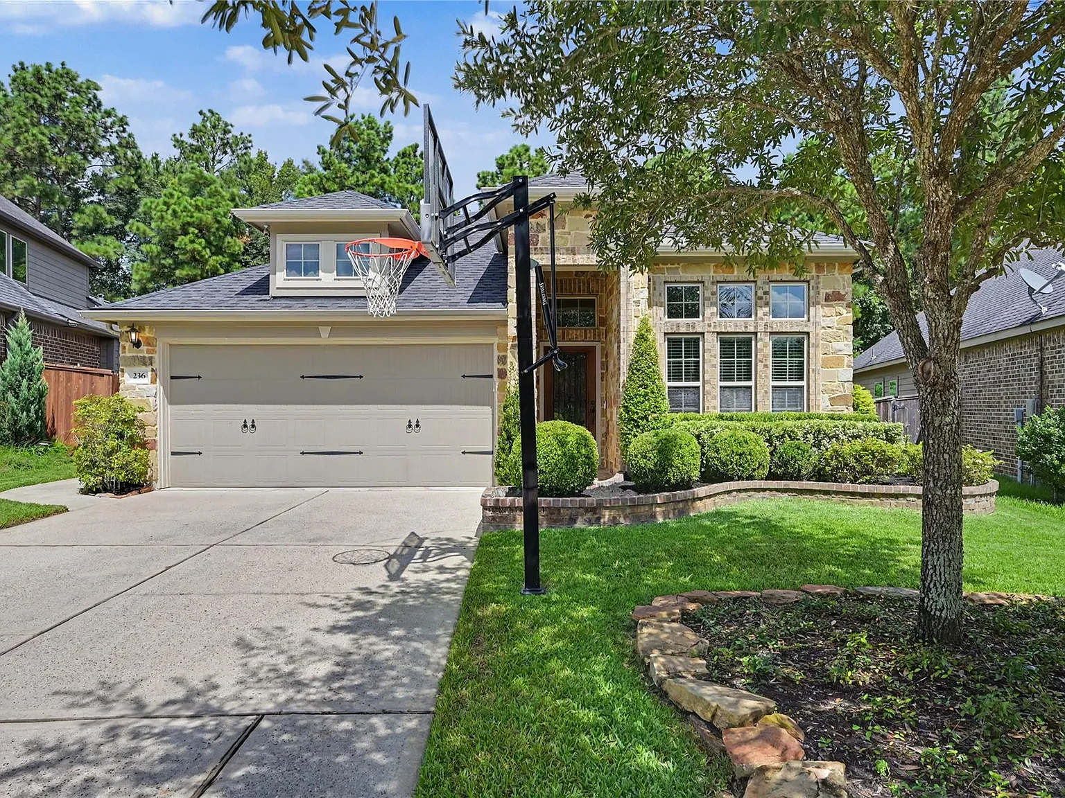 3 bed, 2.0 bath, 1745 sqft, $2,600 — Photo 1
