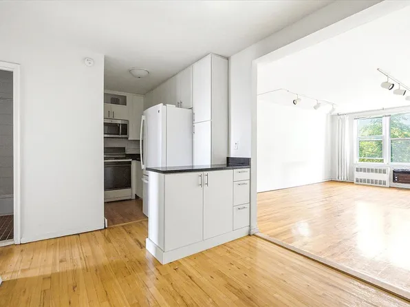67-50 Thornton Pl #4S, Forest Hills, NY 11375