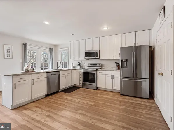 4010 Cairo Pl, Woodbridge, VA 22192