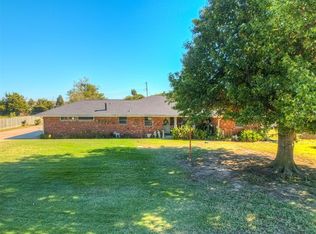 525 Brookside Ter, Moore, OK 73160