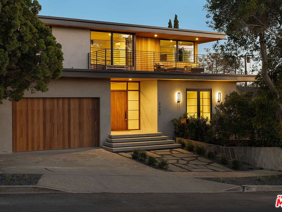 1st image of 3362 Rosewood Ave