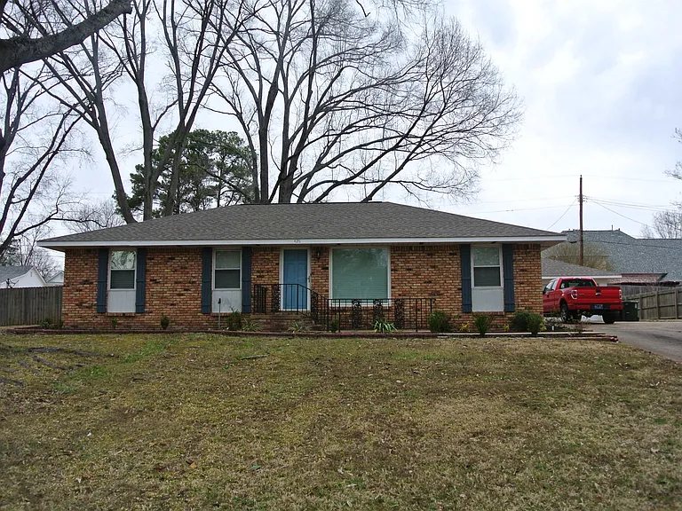 426 Cardinal Dr — Photo 2