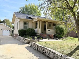 18 Harwood Pl, Bloomington, IL 61701