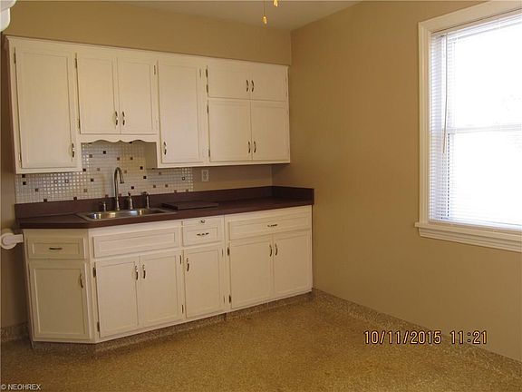 3rd image of 8812 Morton Ave