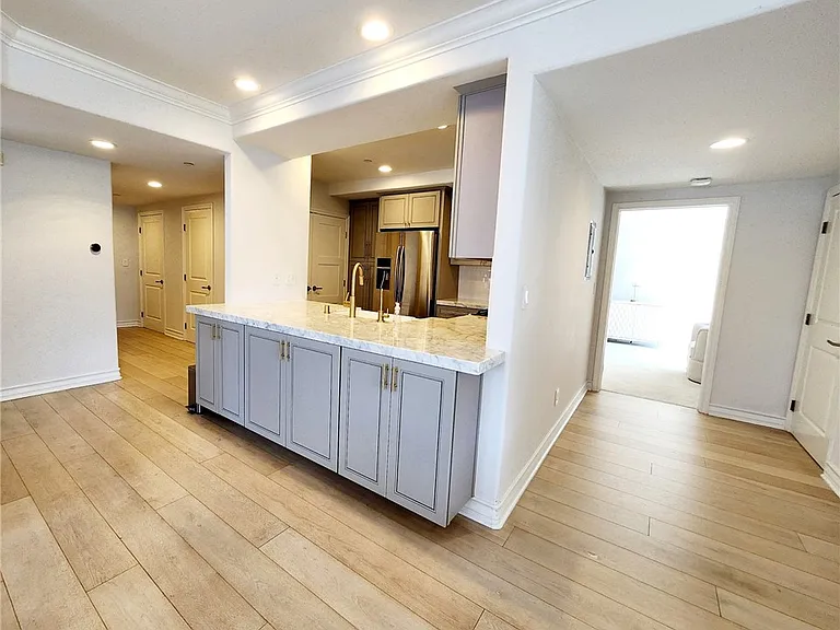 1920 Malcolm Ave #401 — Photo 14