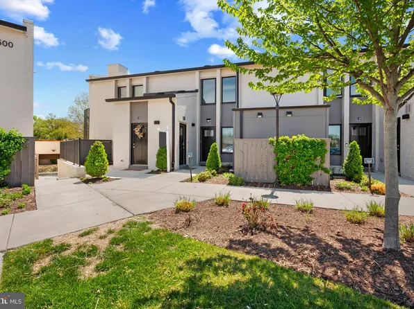 19510 Village Walk Dr Unit 2-204, Montgomery Village, MD 20886