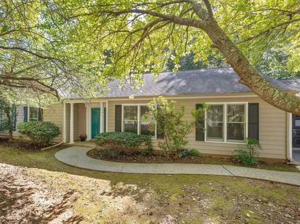 1197 Raintree Dr, Charlottesville, VA 22901