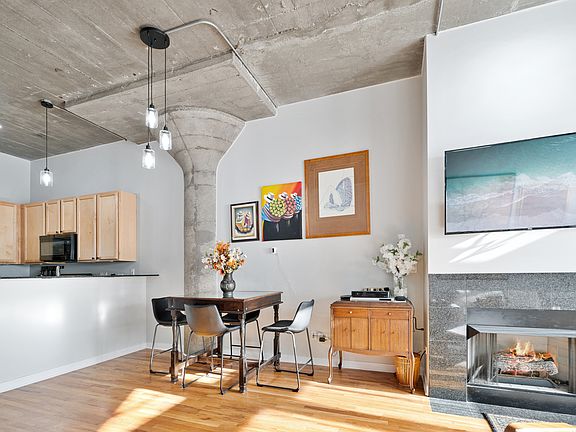 4th image of 1071 W 15th St Unit 102